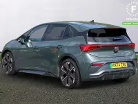 Begagnad Cupra Born e-Boost 239 kW (326 HK) 2024 Grön Halvkombi