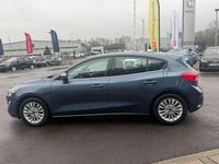 Begagnad Ford Focus Titanium 117 HK (86 kW) 2021 Blå Halvkombi