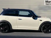 Begagnad Mini Cooper Comfort 136 HK (100 kW) 2020 Vit Halvkombi