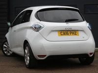 Used Renault Zoe Dynamique 64 kW (88 HP) 2016 White Hatchback