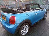 Begagnad Mini Cooper Cabriolet 2017 Blå Cab