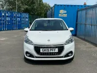 Used Peugeot 208 Signature Sky 82 HP (60 kW) 2019 White Hatchback