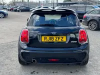 Używany Mini Cooper Hatch 2018 Czarny Hatchback