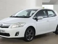 Used Toyota Auris Hybrid 136 HP (100 kW) 2012 White Hatchback