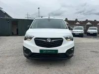 Second-hand Vauxhall Combo S 130 CP (95 kW) 2022 Alb Monovolum