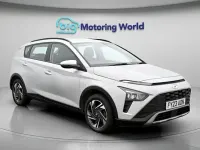 Usado Hyundai Bayon SE 101 HP (74 kW) 2023 Prateado SUV