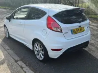 Używany Ford Fiesta Zetec 123 KM (90 kW) 2014 Biały Hatchback