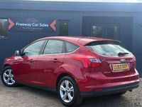 Używany Ford Focus Zetec 125 KM (91 kW) 2012 Czerwony Hatchback