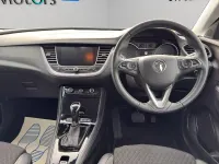 Used Vauxhall Grandland X SRi 131 HP (96 kW) 2020 Red SUV
