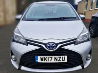 Używany Toyota Yaris Hybrid 2017 Srebrny Hatchback