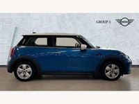 Begagnad Mini Cooper Classic 136 HK (100 kW) 2022 Blå Halvkombi