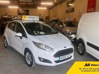 Used Ford Fiesta Zetec 75 HP (55 kW) 2015 White Hatchback