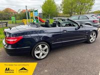 Usado Mercedes E350 SE 265 HP (194 kW) 2012 Azul Cabrios