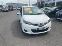 Used Toyota Yaris 99 HP (72 kW) 2013 White Hatchback