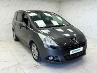 Usado Peugeot 5008 112 HP (82 kW) 2010 Cinzento Monovolume