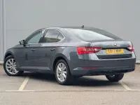 Usado Skoda Superb Business Line 2017 Cinzento Citadino