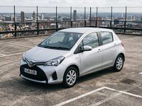 Used Toyota Yaris Hybrid 101 HP (74 kW) 2016 Silver Hatchback