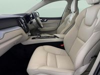Used Volvo XC60 Momentum 250 HP (183 kW) 2022 Black SUV