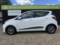 Used Hyundai i10 Premium 67 HP (49 kW) 2014 White Hatchback