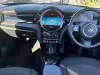 Używany Mini Cooper Classic 136 KM (100 kW) 2023 Czarny Hatchback