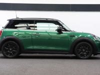 Begagnad Mini Cooper Classic 134 HK (98 kW) 2022 Grön Halvkombi