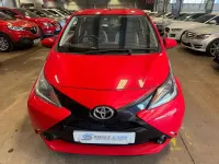 Usado Toyota Aygo X-play 68 HP (50 kW) 2015 Vermelho Citadino
