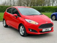 Usado Ford Fiesta Zetec 100 HP (73 kW) 2014 Vermelho Citadino
