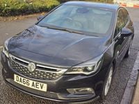 Used Vauxhall Astra SRi 105 HP (77 kW) 2016 Black Hatchback