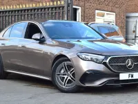 Usado Mercedes E200 AMG line 204 CV (150 kW) 2024 Marrón Berlina