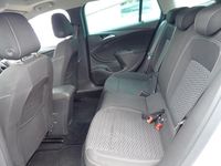 Used Vauxhall Astra SRi 200 HP (147 kW) 2017 White Estate