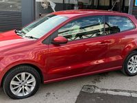 Used VW Polo SE 60 HP (44 kW) 2015 Red Hatchback