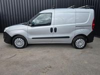 Begagnad Vauxhall Combo S 95 HK (69 kW) 2017 Silver Minibuss