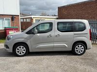 Begagnad Vauxhall Combo S 130 HK (95 kW) 2021 Grå Minibuss