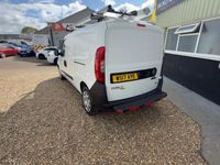 Used Fiat Doblò 105 HP (77 kW) 2017 White MPV