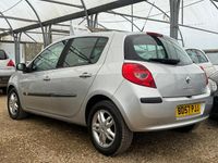 Usado Renault Clio II Dynamique 2007 Prateado Citadino