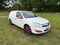Used Vauxhall Astra Club 108 HP (79 kW) 2012 White Van