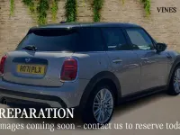 Usado Mini Cooper Exclusive 134 HP (98 kW) 2021 Cinzento Citadino