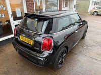 Używany Mini Cooper Hatch 2019 Czarny Hatchback