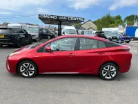 Used Toyota Prius 122 HP (89 kW) 2018 Red Hatchback