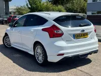 Used Ford Focus Zetec 125 HP (91 kW) 2014 White Hatchback