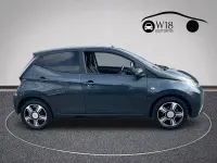 Begagnad Toyota Aygo X-clusiv 69 HK (50 kW) 2017 Grå Halvkombi