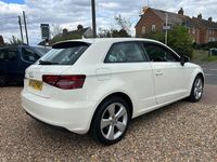 Begagnad Audi A3 Sport 140 HK (102 kW) 2014 Vit Halvkombi