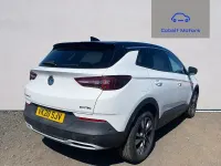 Used Vauxhall Grandland X SRi 130 HP (95 kW) 2020 White SUV