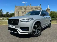 Używany Volvo XC90 Plus 250 KM (183 kW) 2023 Srebrny SUV