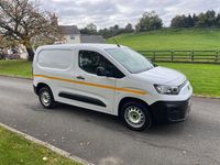 Usado Fiat Doblò 100 HP (73 kW) 2023 Branco Monovolume