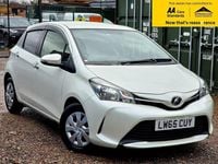Used Toyota Yaris Multidrive S 99 HP (72 kW) 2015 White Hatchback