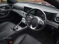 Usado Mercedes E220 AMG line 191 CV (140 kW) 2020 Negro Berlina