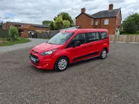 Usado Ford Tourneo Connect Zetec 120 HP (88 kW) 2017 Vermelho Monovolume
