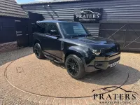 Begagnad Land Rover Defender S 525 HK (386 kW) 2021 Svart SUV
