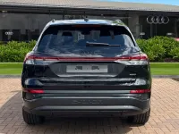 Neu Audi Q4 e-tron Black Edition 210 kW (286 PS) 2026 Schwarz SUV